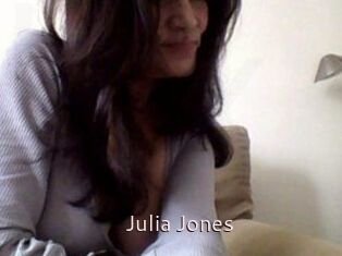 Julia_Jones