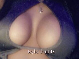 Kylie_bigtits